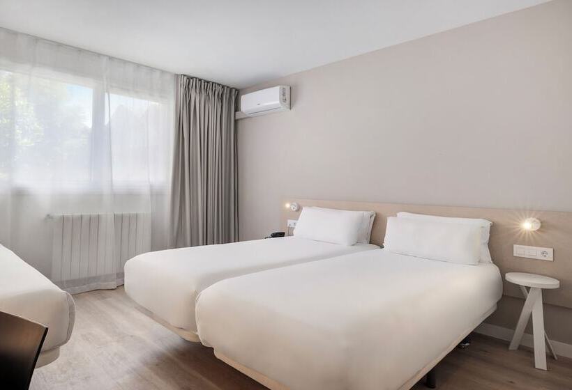 스탠다드 트리플 룸, B&b Hotel Oviedo