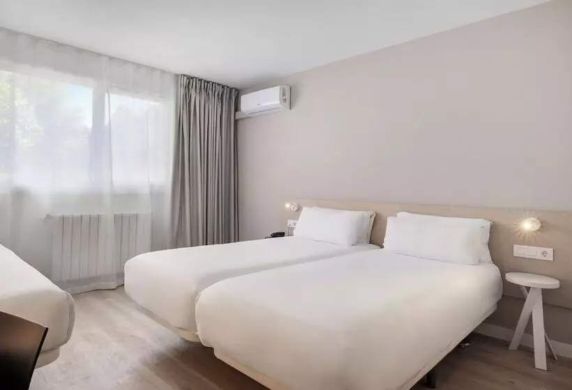 Standard Kolmen Hengen Huone, B&b Hotel Oviedo