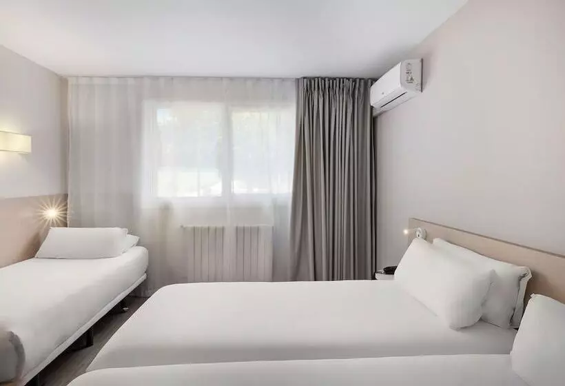 Standard Kolmen Hengen Huone, B&b Hotel Oviedo