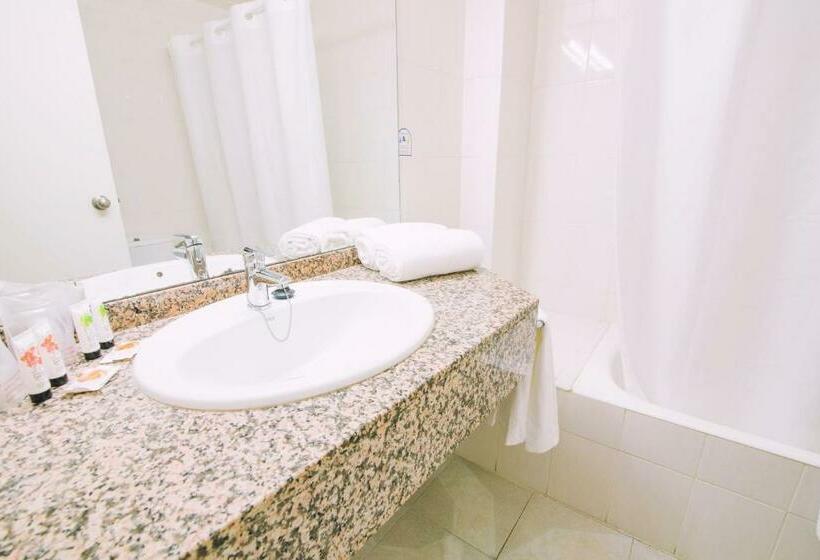 غرفة بريميوم ثلاثية, Azuline Hotel Bahamas Y Bahamas Ii