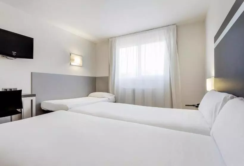 Standard Kolmen Hengen Huone, B&b Hotel Oviedo