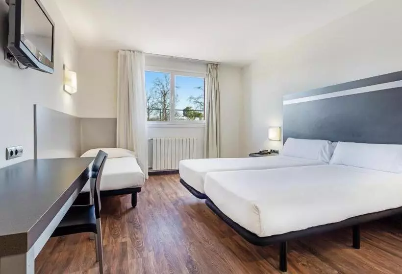 Standard Kolmen Hengen Huone, B&b Hotel Oviedo