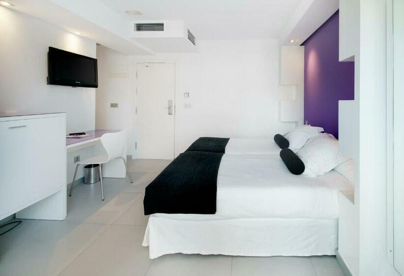 Economy Room, Brisa