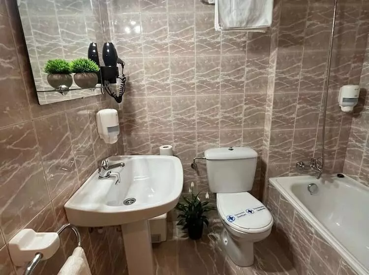 Üç Kişilik Standart Oda, Capitan