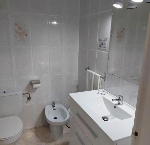 스탠다드 트리플 룸, Cervantes