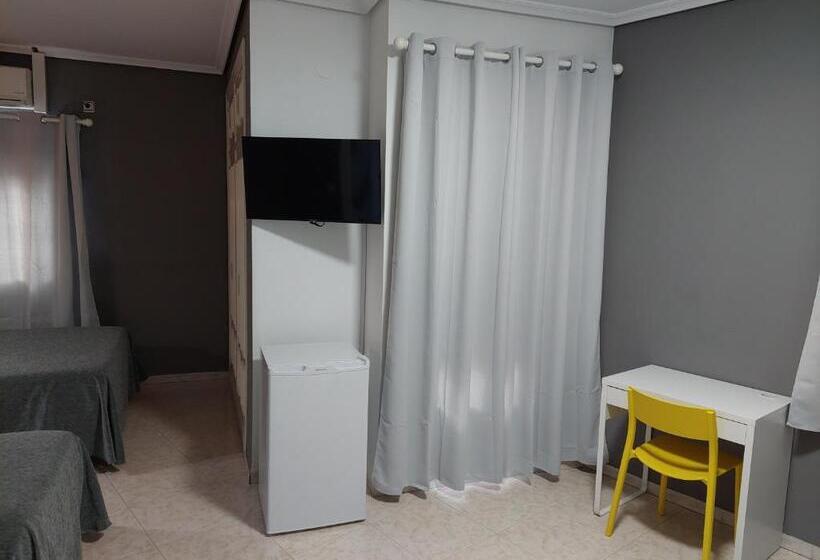 스탠다드 트리플 룸, Cervantes