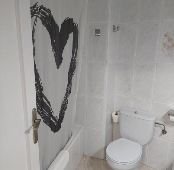 스탠다드 트리플 룸, Cervantes