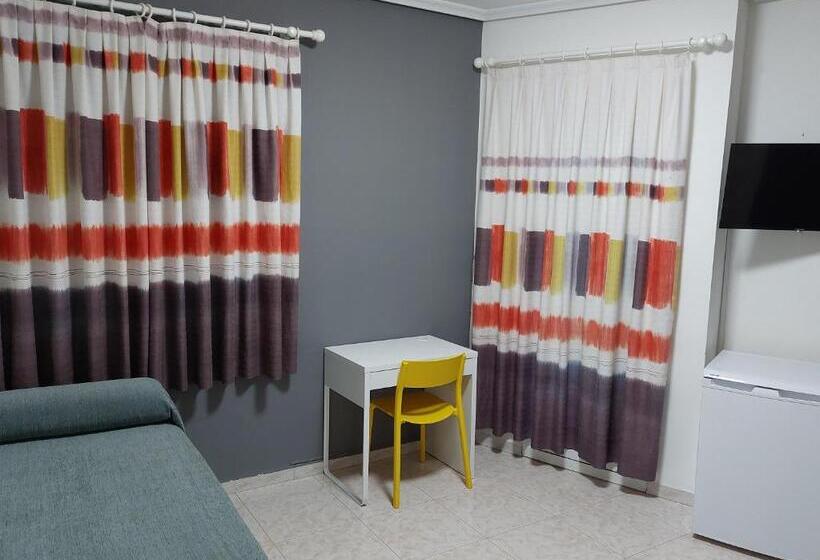 스탠다드 트리플 룸, Cervantes