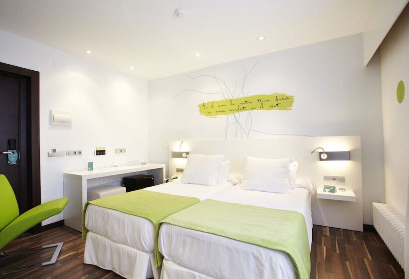 标准三人间, Costa Azul