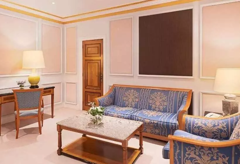 سوییت جونیور, Eurostars Hotel De La Reconquista