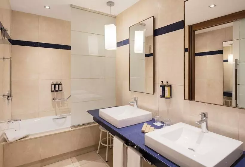 سوییت جونیور, Eurostars Hotel De La Reconquista