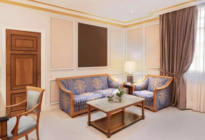 سوییت جونیور, Eurostars Hotel De La Reconquista