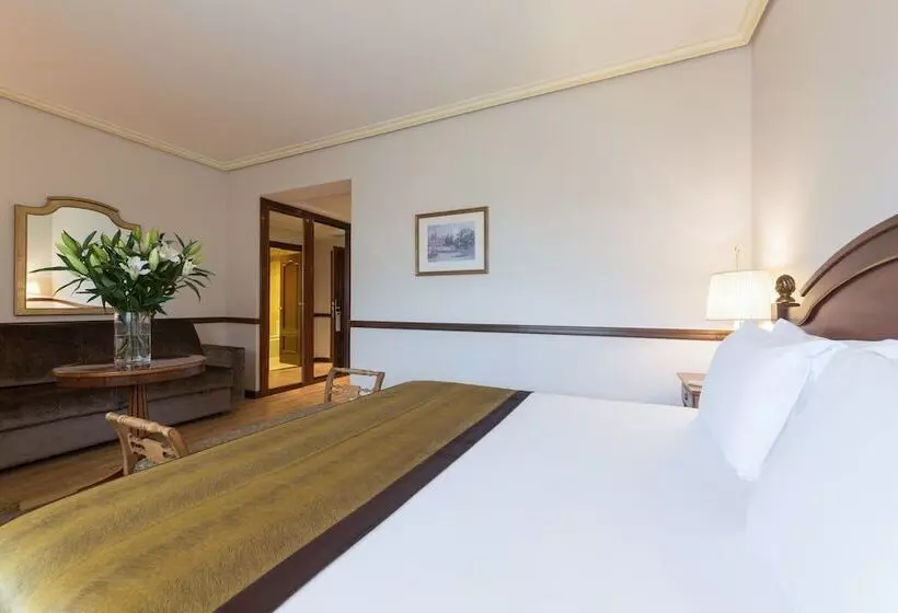 سوییت جونیور, Dorma Reina Isabel