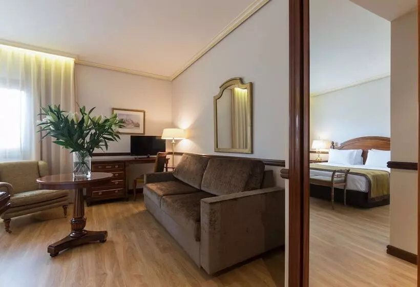 سوییت جونیور, Dorma Reina Isabel