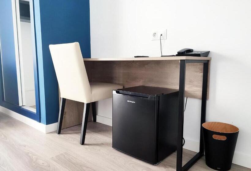 スタンダードシティビュールーム, Flats Friends Mar Blau