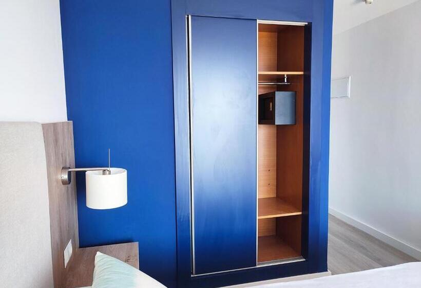 スタンダードシティビュールーム, Flats Friends Mar Blau