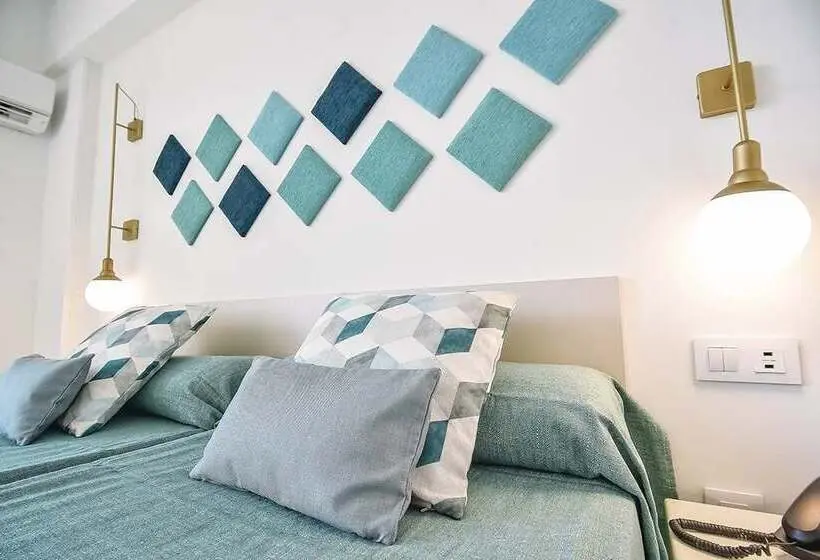 Camera Standard Vista Piscina, Gala Placidia 3* Sup