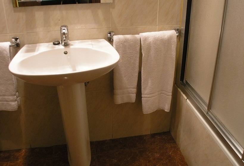 Quarto Estandar Individual, Iraipe Gorbea Auto Check In