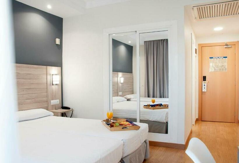 패밀리 룸, Maya Alicante