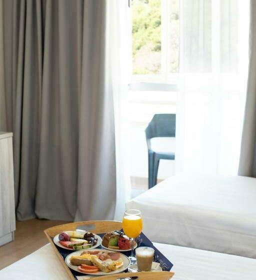 패밀리 룸, Maya Alicante