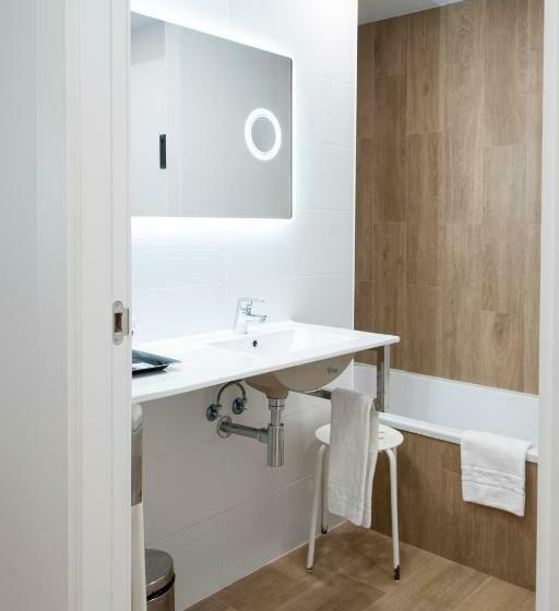 패밀리 룸, Maya Alicante