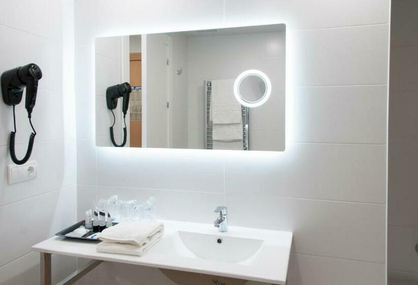 패밀리 룸, Maya Alicante