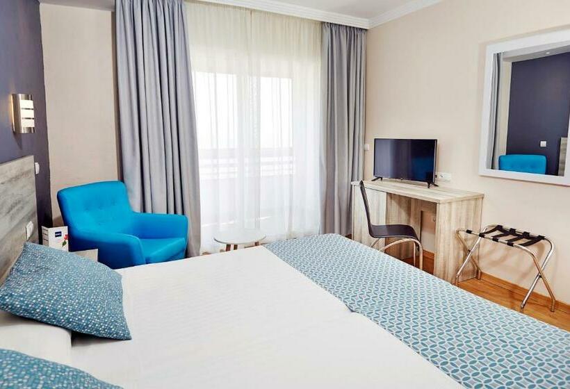 패밀리 룸, Maya Alicante