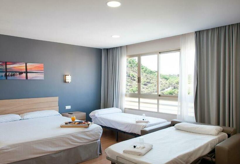 패밀리 룸, Maya Alicante