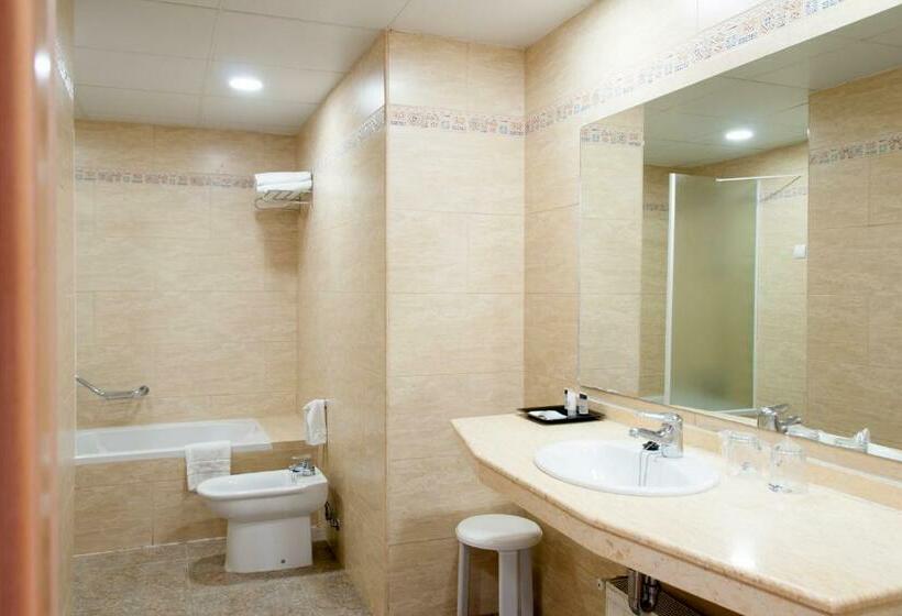 패밀리 룸, Maya Alicante