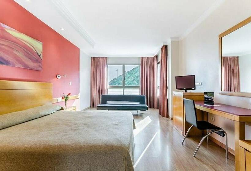 패밀리 룸, Maya Alicante