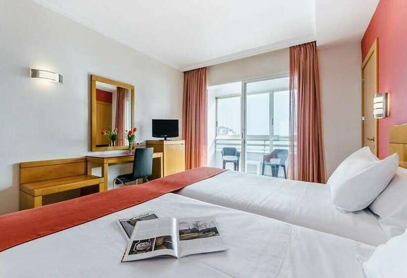 패밀리 룸, Maya Alicante