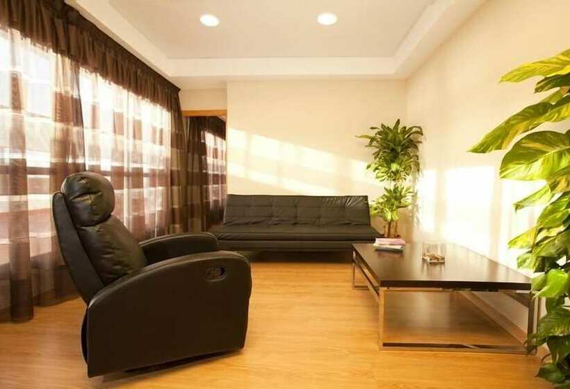 패밀리 룸, Maya Alicante