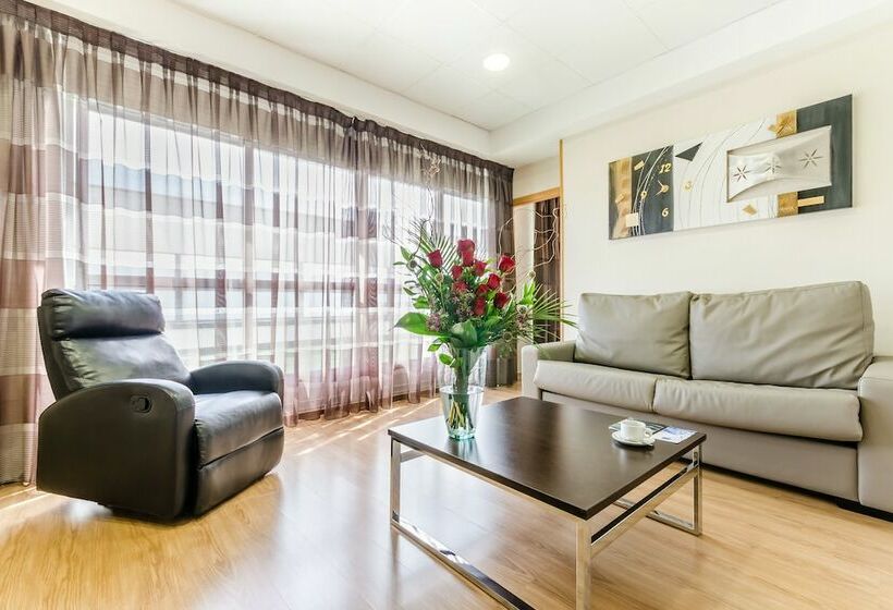 패밀리 룸, Maya Alicante