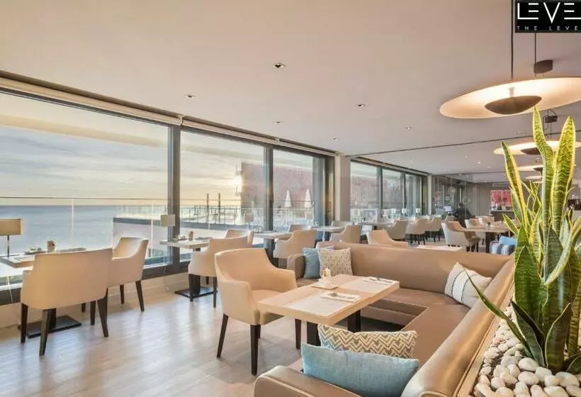 سوییت جونیور با چشمانداز دریا, Melia Alicante
