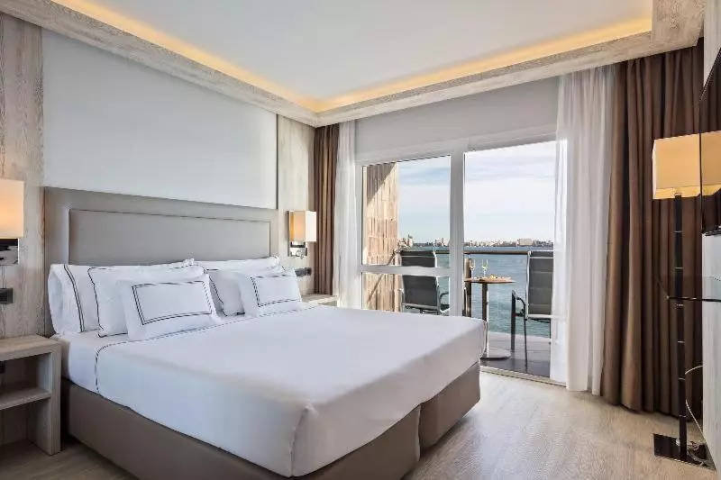 سوییت جونیور با چشمانداز دریا, Melia Alicante