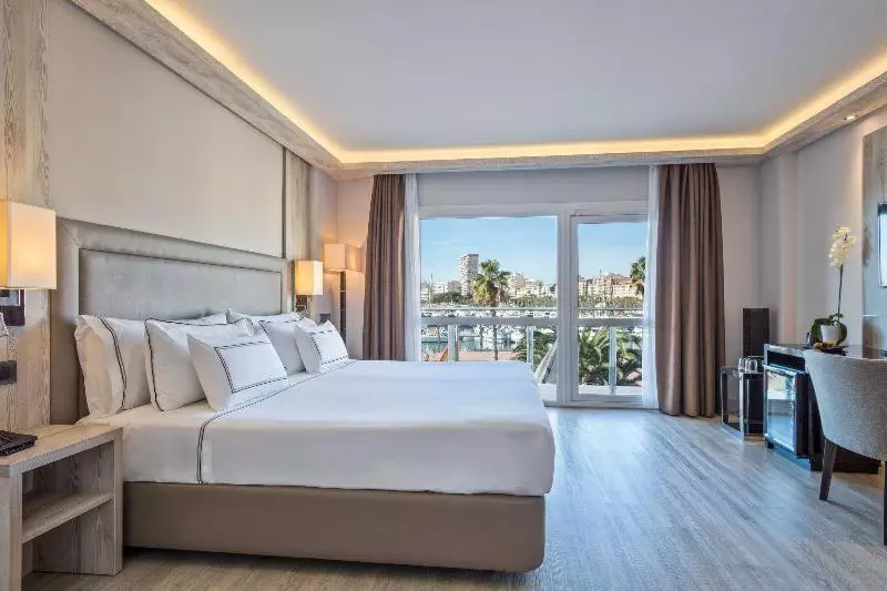 سوییت جونیور با چشمانداز دریا, Melia Alicante