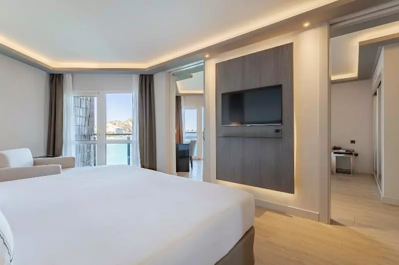 سوییت جونیور با چشمانداز دریا, Melia Alicante