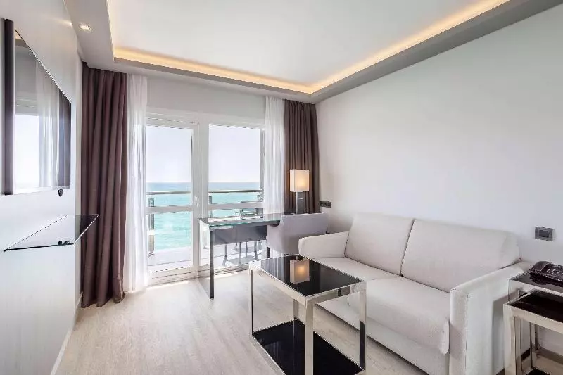 سوییت جونیور با چشمانداز دریا, Melia Alicante