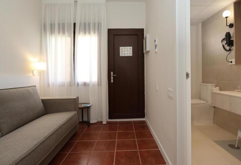 חדר סטנדרט נוף לבריכה, Montepiedra 4    Sup