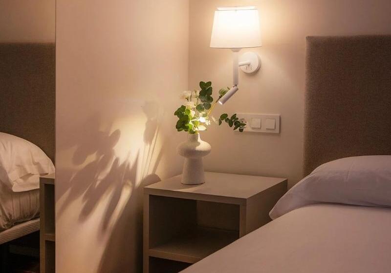 חדר סטנדרט נוף לבריכה, Montepiedra 4    Sup