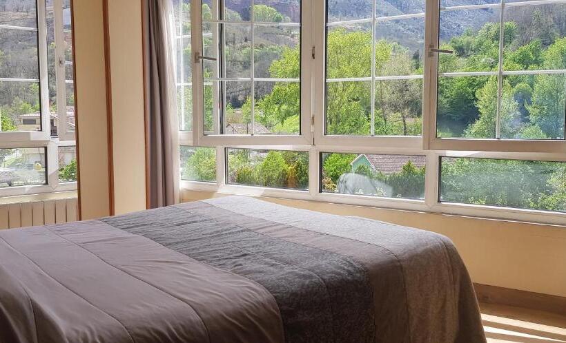 اتاق لوکس, Naranjo De Bulnes