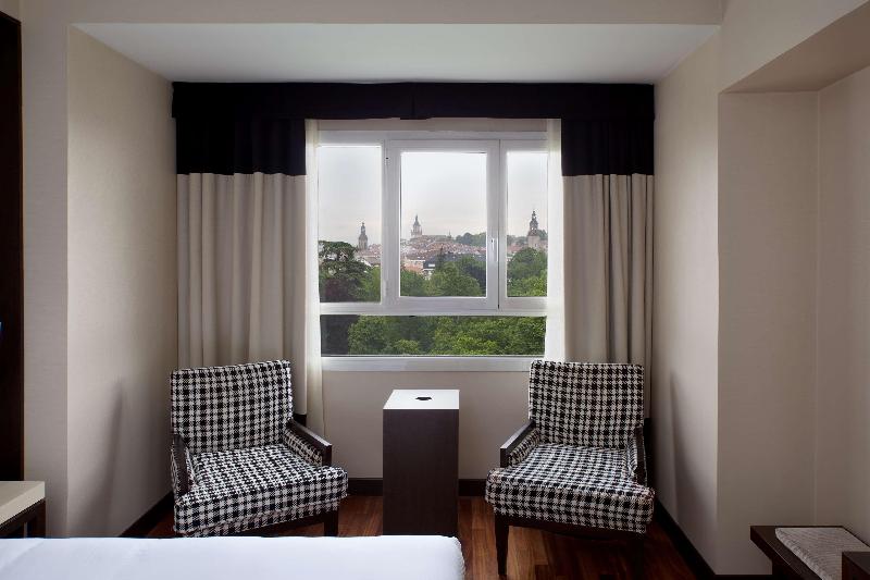 غرفة سوبيريور, NH Canciller Ayala Vitoria