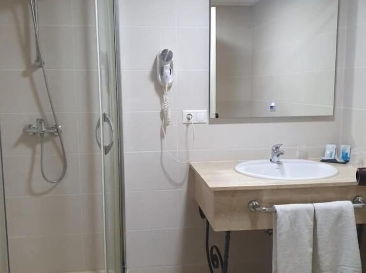 标准三人间, Polamar