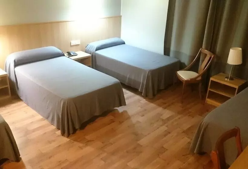Cameră Triplă Standard, Romero Merida