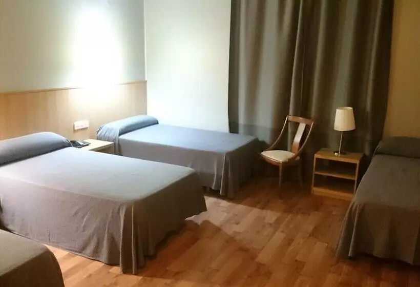 Cameră Triplă Standard, Romero Merida