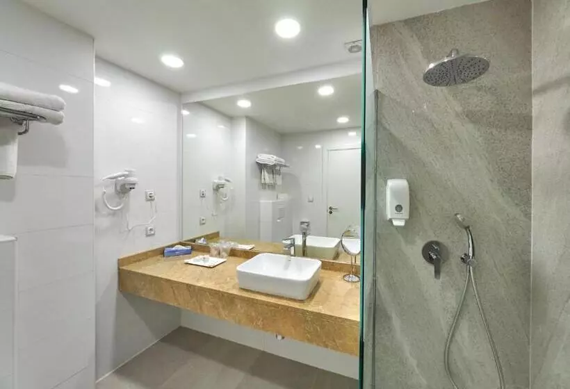 استودیوی استاندارد با چشم‌انداز دریا, Aparthotel y Hotel Paguera Beach
