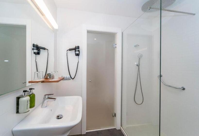 غرفة قياسية مطلة على المدينة, Artiem Capri