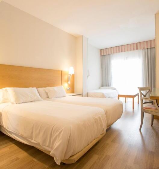 غرفة قياسية ثلاثية داخلية, Artiem Capri