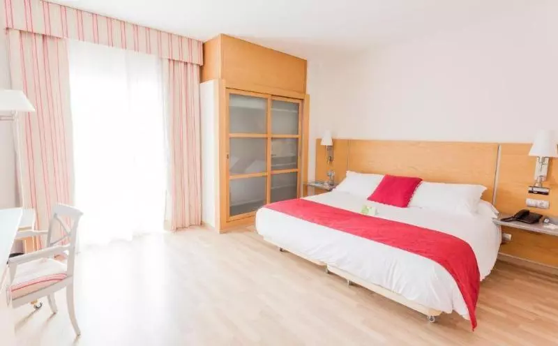Standart Oda, Artiem Capri