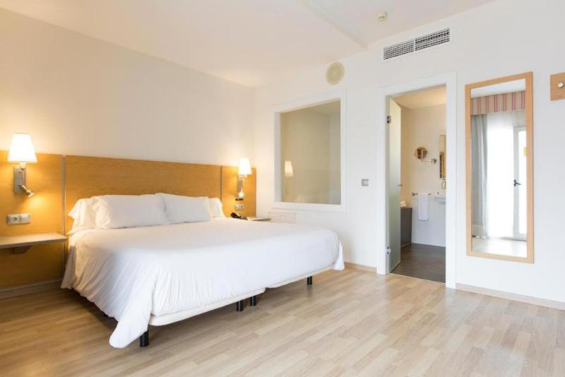 غرفة قياسية, Artiem Capri